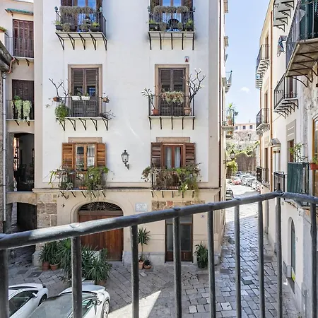 Piazza Pretoria & Quattro Canti Roomy Flats With Balconies